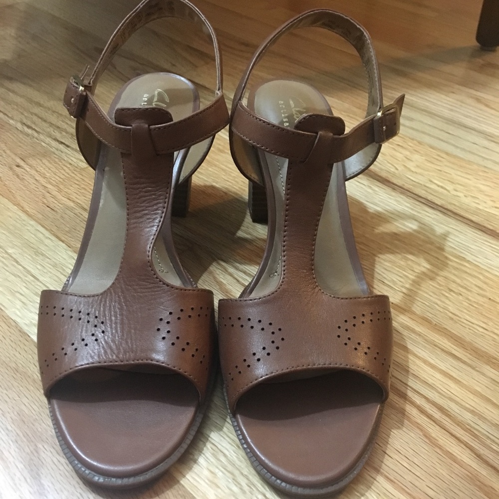 Clark’s cognac block heel sandals, size 8.5